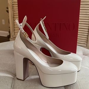 Valentino Garavani Tan-Go Platform Pump NWT